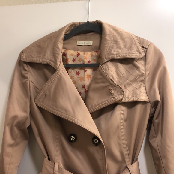 Trench coat, size S color tan. - Picture 2 of 8